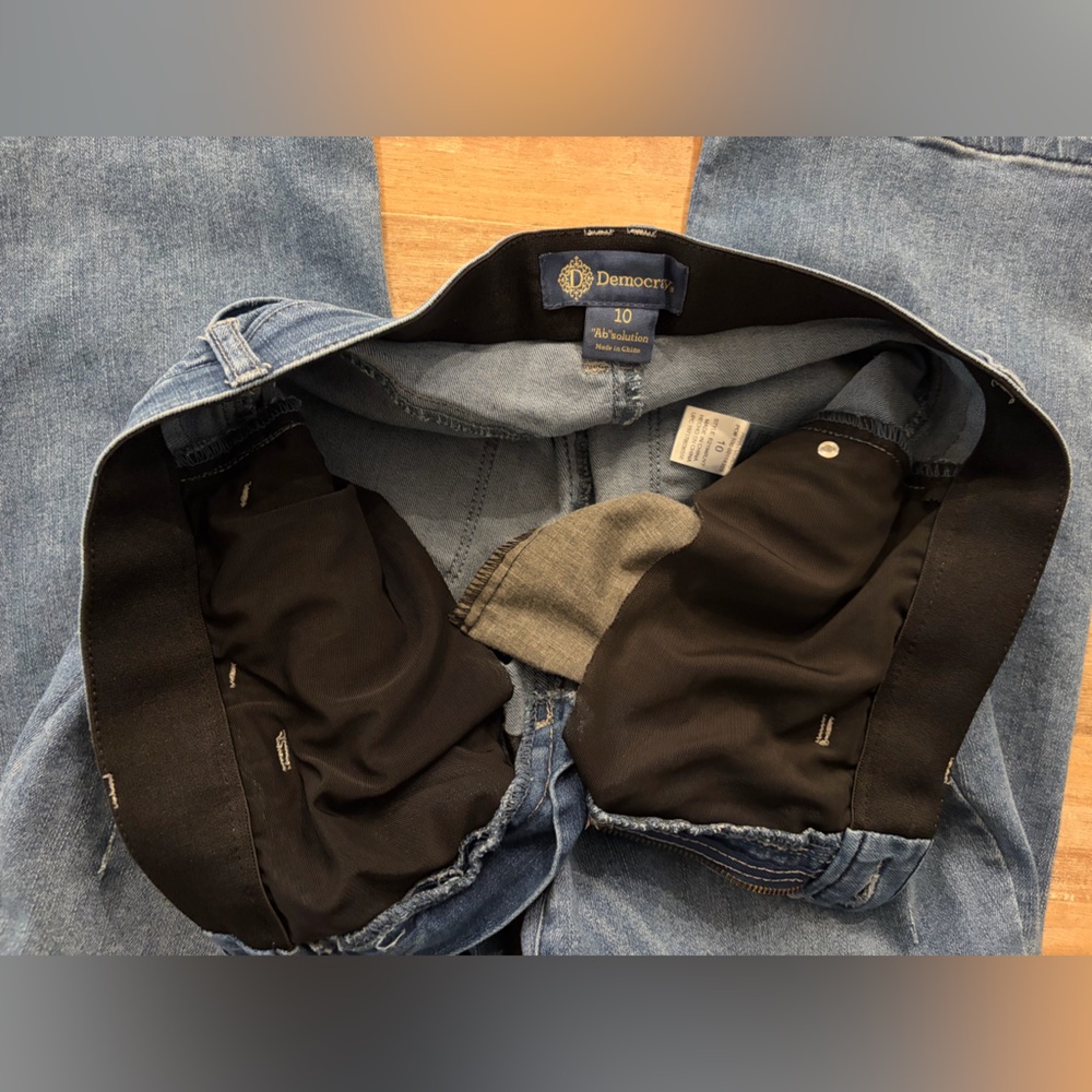 Democracy “Ab”solution Jeans Size 10 Medium Wash Barely Boot Cut - Picture 4 of 16
